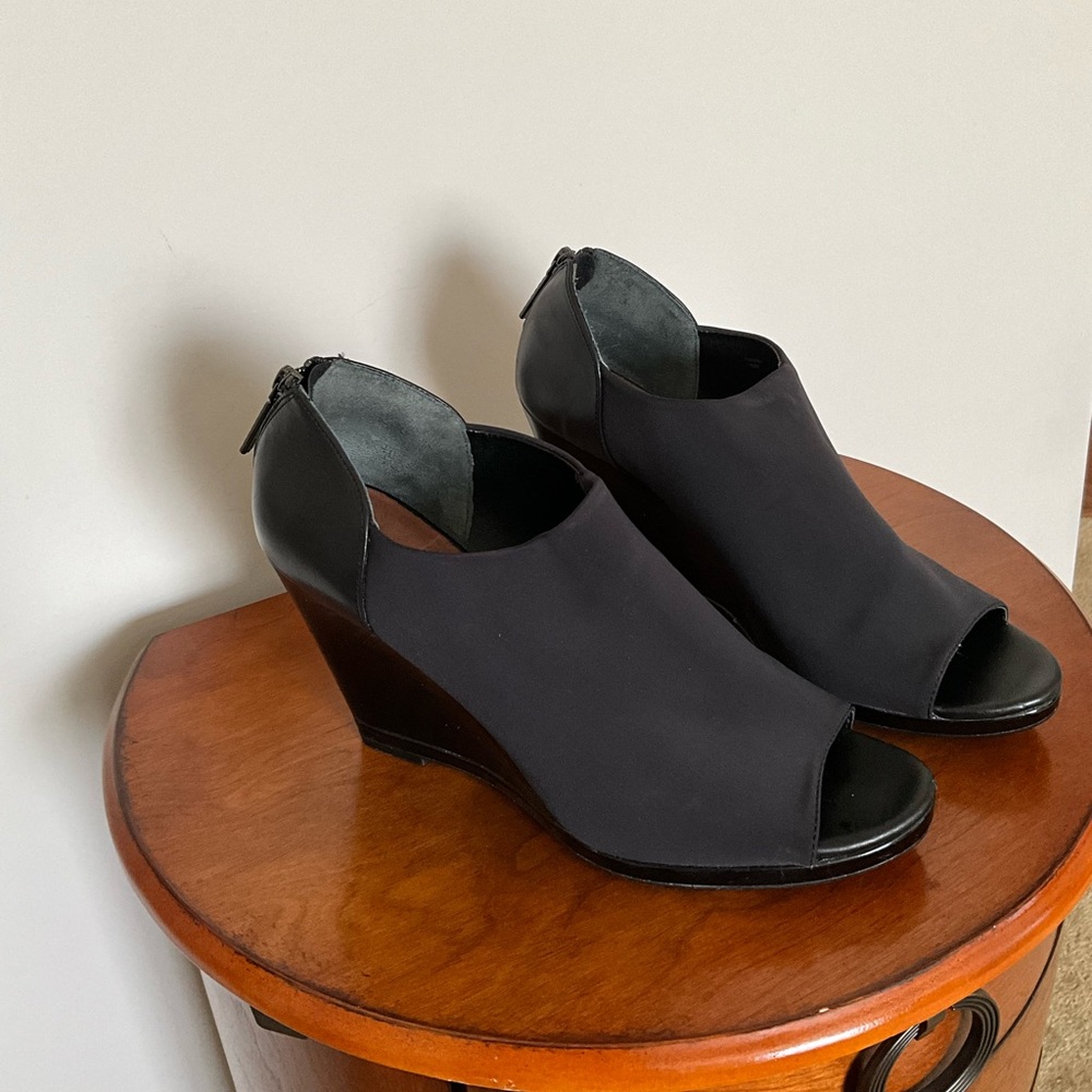 Donald Pliner 4in Wedge